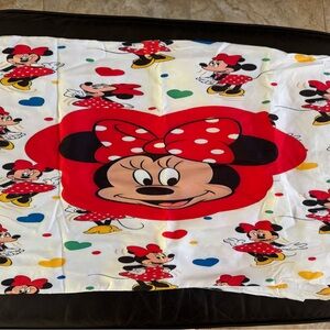 New -Twin Minnie Mouse fitted sheet and 2 pillow cases.